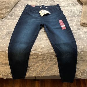 Woman’s Pull on Jeans
